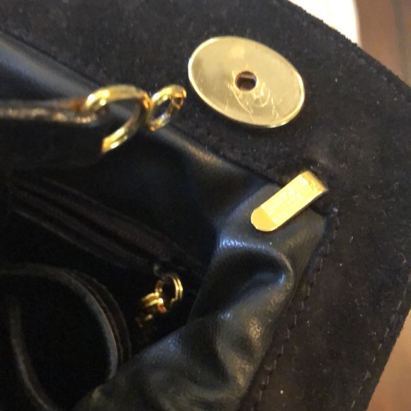 👛Vintage Salvatore Ferragamo Suede trim, tufted raised fabric, leather strap bag - Picture 13 of 13